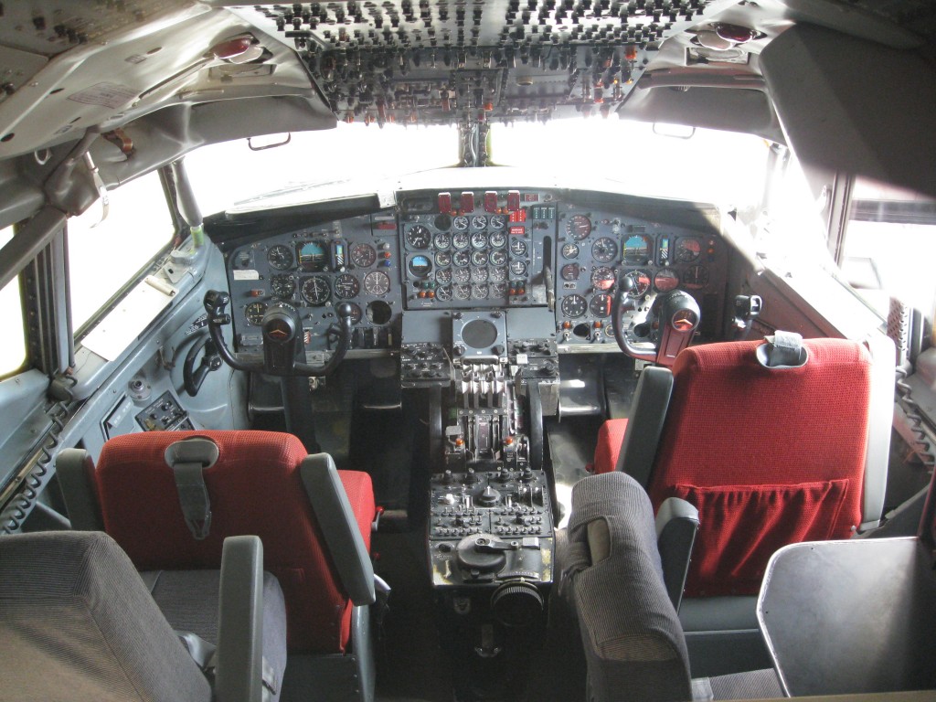 The cockpit of a Boeing 707, one of the aircraft flown by John Travolta (from Wikimedia Commons)