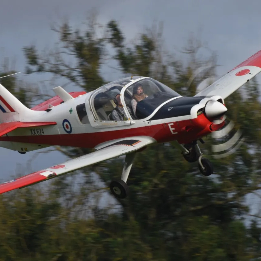 RAF Bulldog – Flying Lesson and Aerobatics over south London.